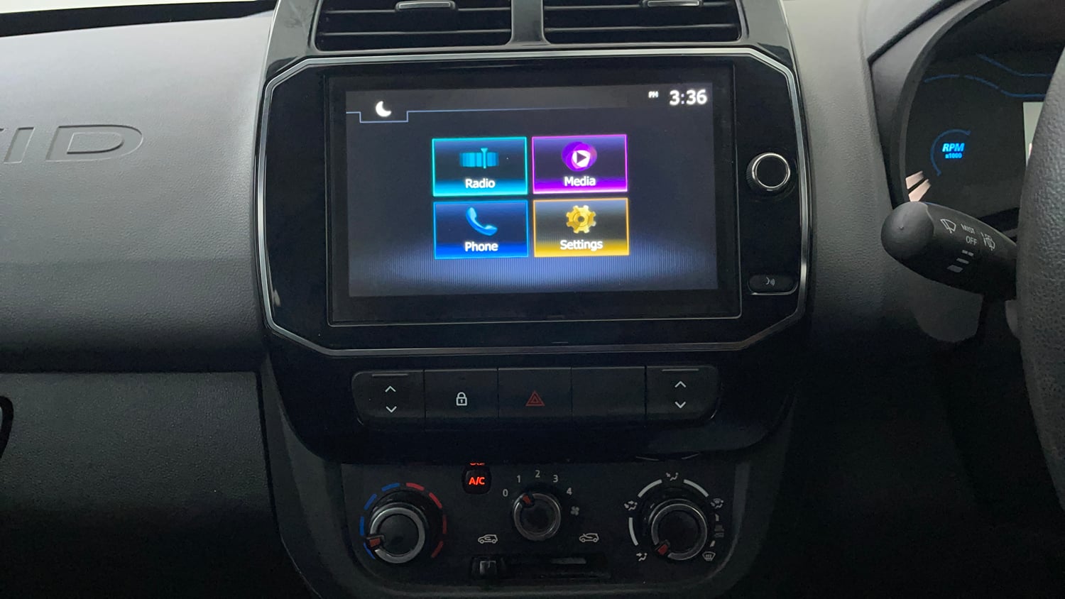 Used 2020 Renault Kwid 1.0 RXT AMT Opt Petrol Automatic interior MUSIC SYSTEM & AC CONTROL VIEW