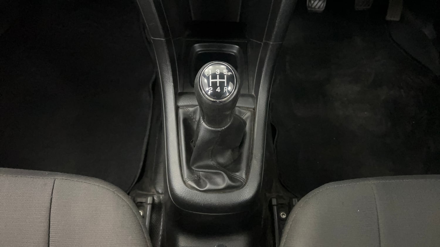Used 2018 Maruti Suzuki Swift VXI (O) Petrol Manual interior GEAR  KNOB VIEW