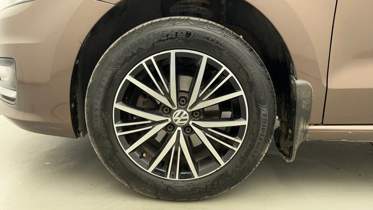 Used 2019 Volkswagen Vento Highline 1.6 (P) Petrol Manual tyres LEFT FRONT TYRE RIM VIEW