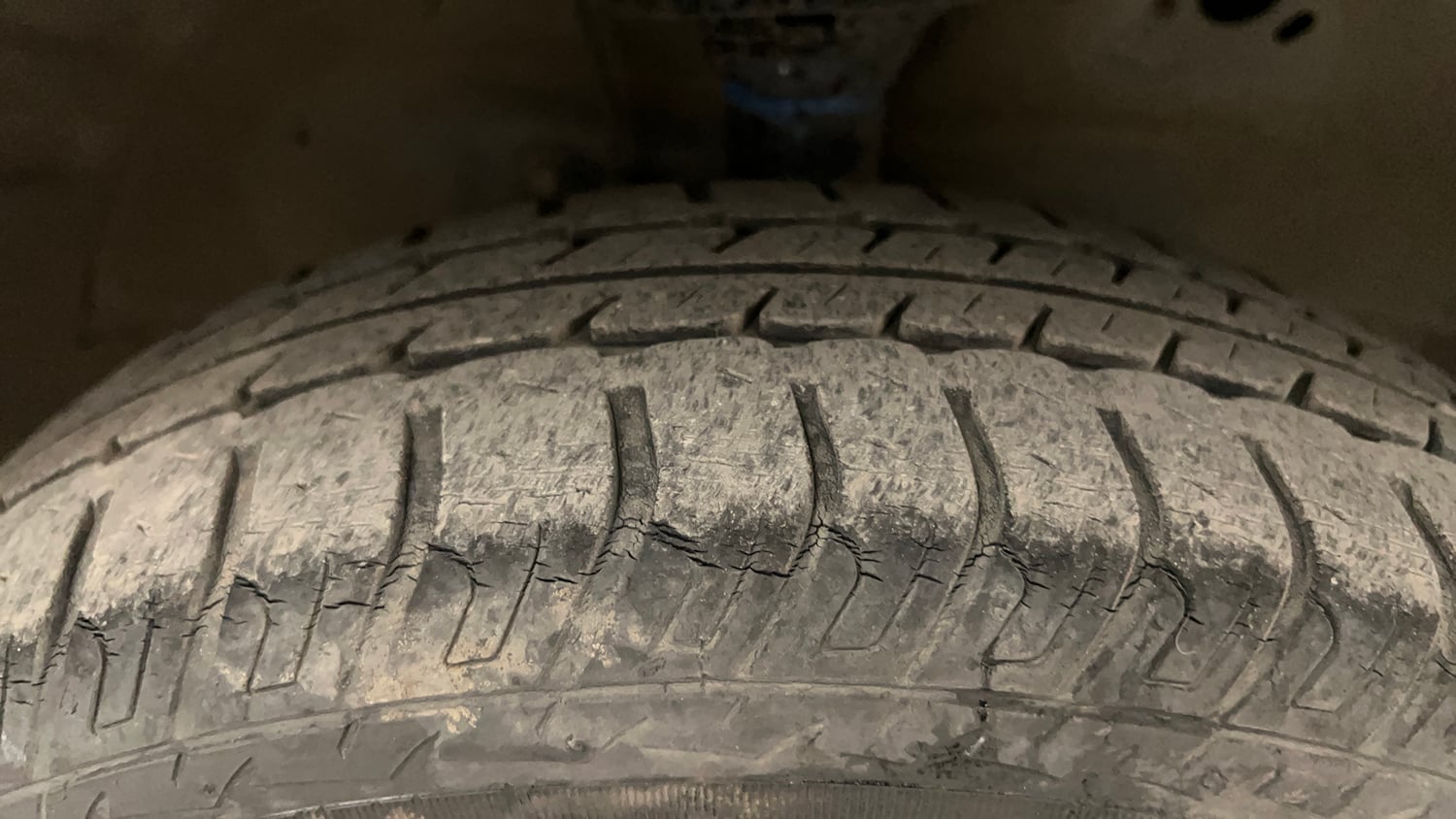 Used 2014 Maruti Suzuki Wagon R VXI Petrol Manual tyres RIGHT FRONT TYRE TREAD VIEW