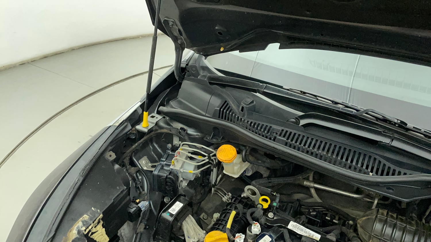 Used 2022 Tata Altroz XM Plus Petrol Petrol Manual engine ENGINE RIGHT SIDE HINGE & APRON VIEW