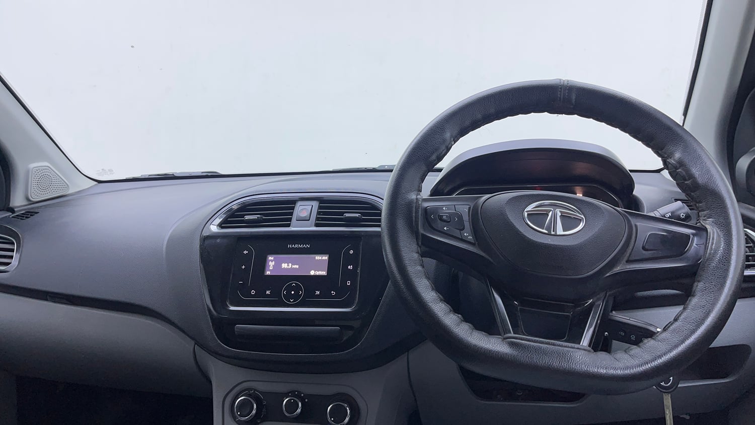 Used 2021 Tata Tiago XT Petrol Manual interior DASHBOARD VIEW