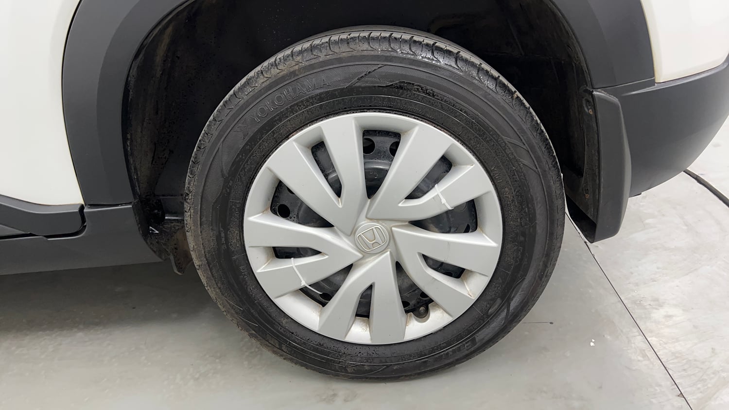 Used 2025 Honda Elevate V CVT Petrol Automatic tyres LEFT REAR TYRE RIM VIEW