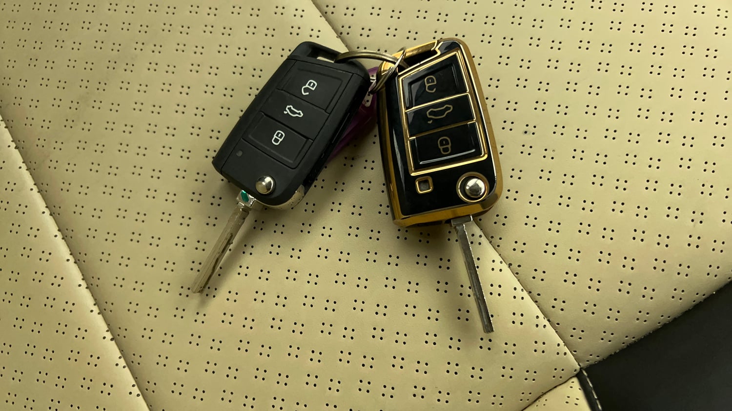 Used 2024 Volkswagen Virtus Highline 1.0 TSI MT Petrol Manual extra CAR KEY VIEW