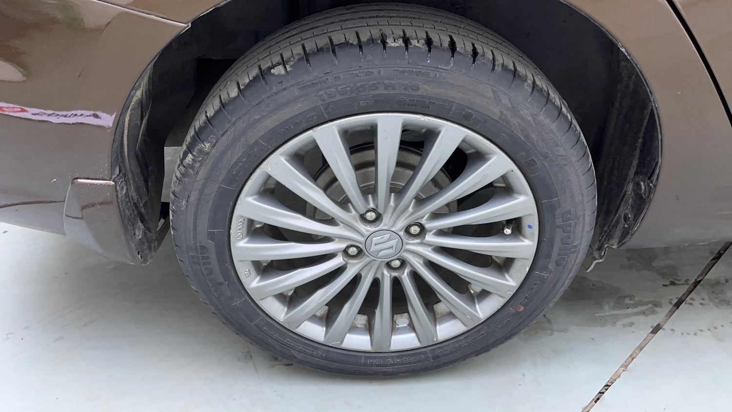 Used 2017 Maruti Suzuki Ciaz ZXI+ Petrol Manual tyres RIGHT REAR TYRE RIM VIEW