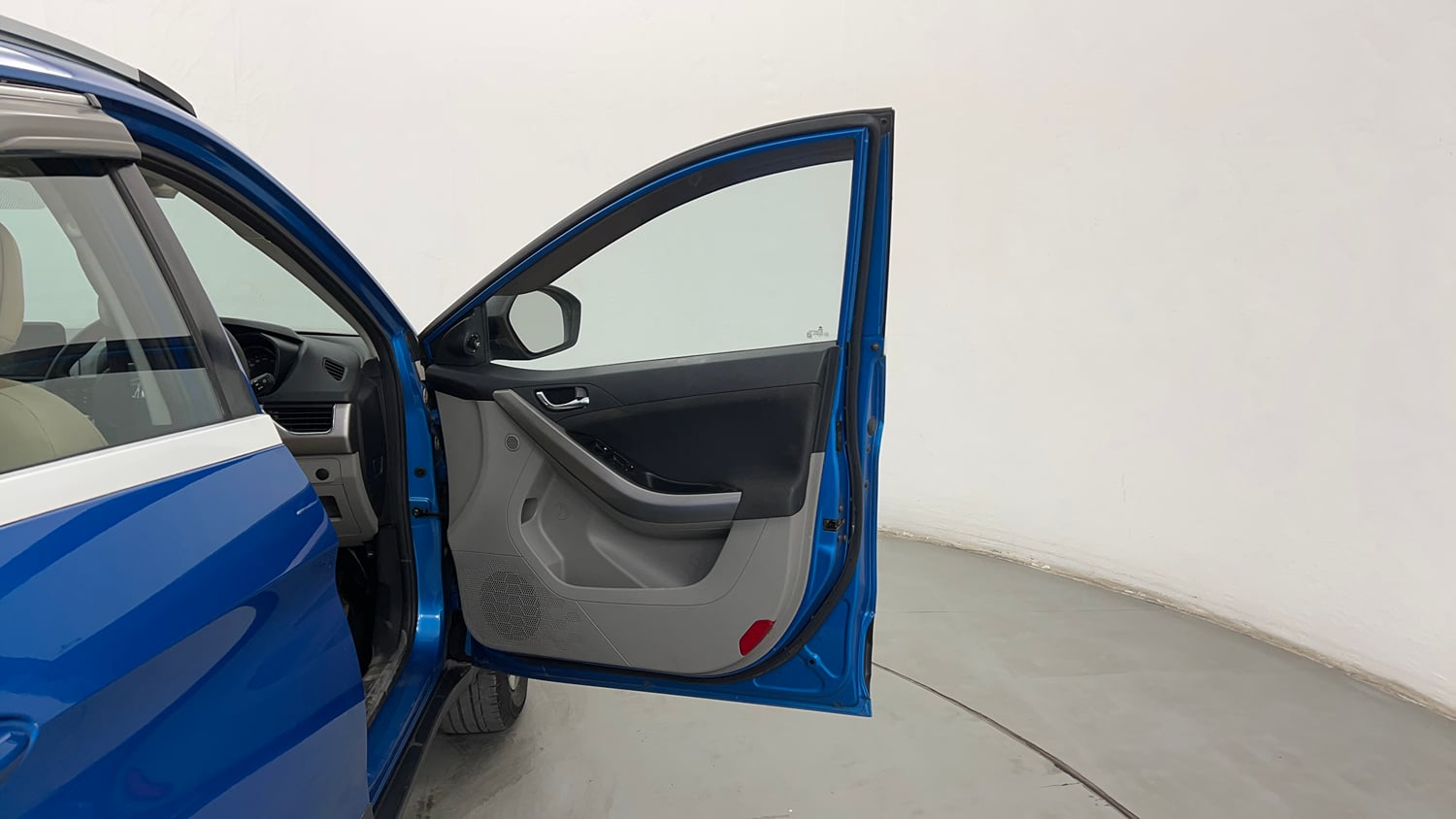 Used 2019 Tata Nexon XZ Plus Petrol Manual interior RIGHT FRONT DOOR OPEN VIEW