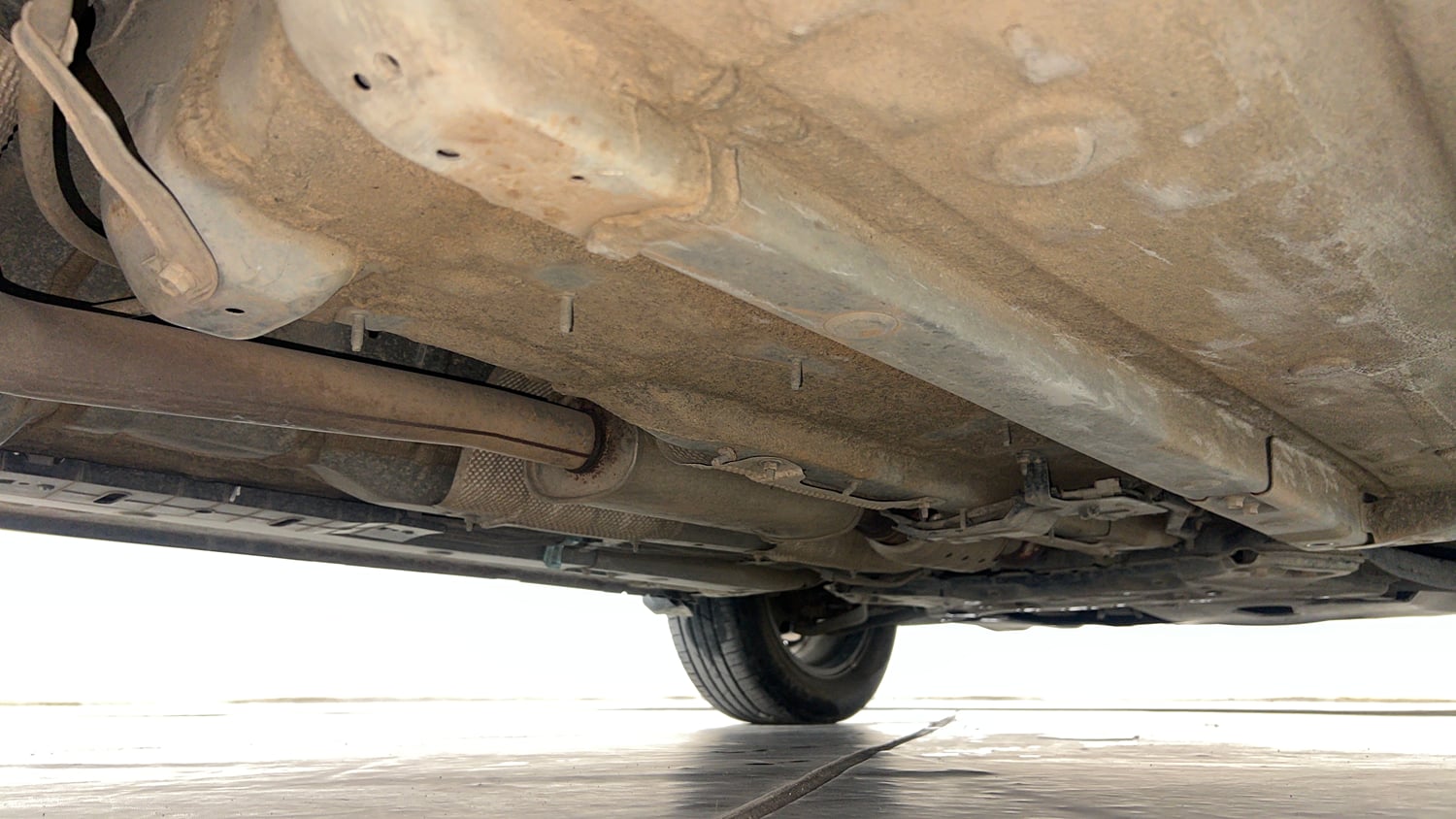 Used 2023 Hyundai Venue SX(O) 1.0 Turbo DCT Knight Edition Petrol Automatic extra REAR RIGHT UNDERBODY VIEW