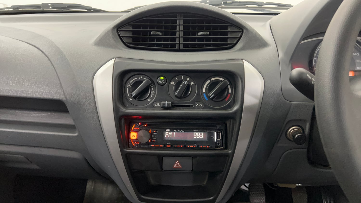 Used 2016 Maruti Suzuki Alto 800 Lxi Petrol Manual interior MUSIC SYSTEM & AC CONTROL VIEW