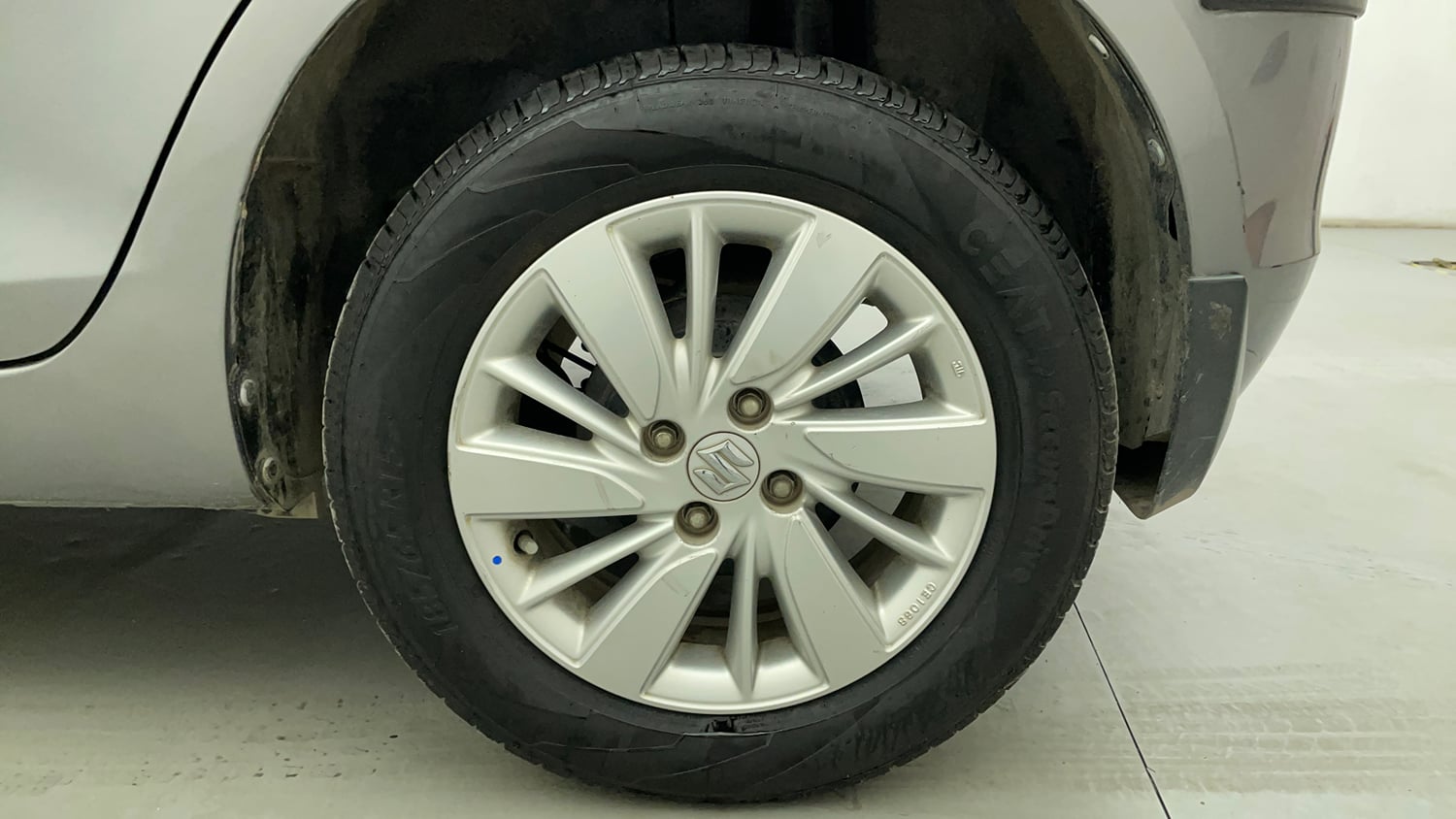 Used 2015 Maruti Suzuki Swift ZXi Petrol Manual tyres LEFT REAR TYRE RIM VIEW