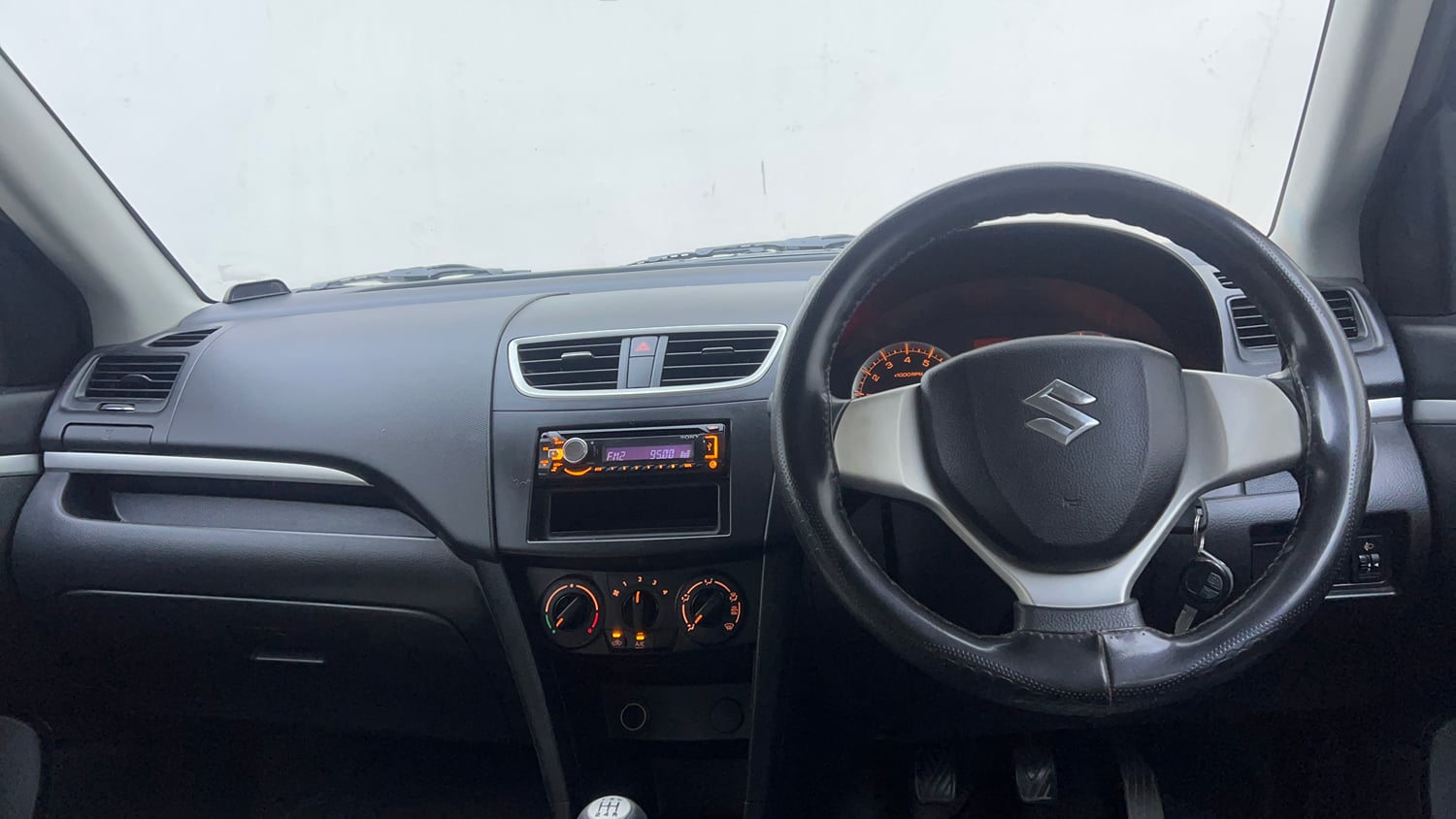 Used 2014 Maruti Suzuki Swift VXi Petrol Manual interior DASHBOARD VIEW