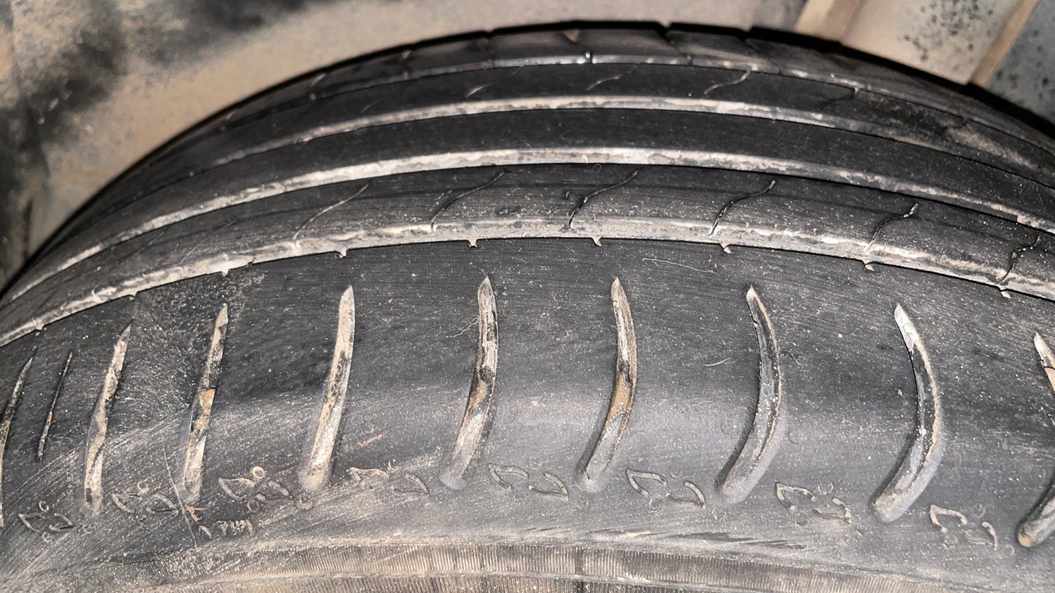 Used 2023 Skoda Kushaq Ambition 1.0L TSI MT Petrol Manual tyres LEFT REAR TYRE TREAD VIEW