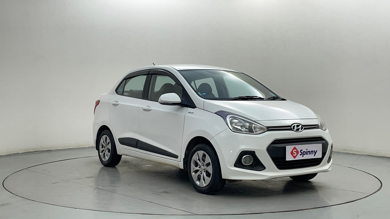 Used 2016 Hyundai Xcent S 1.2 Petrol Manual exterior RIGHT FRONT CORNER VIEW