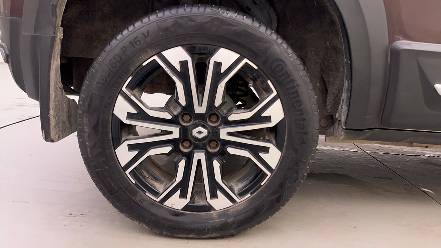 Used 2021 Renault Kiger RXZ AMT Dual Tone Petrol Automatic tyres RIGHT REAR TYRE RIM VIEW