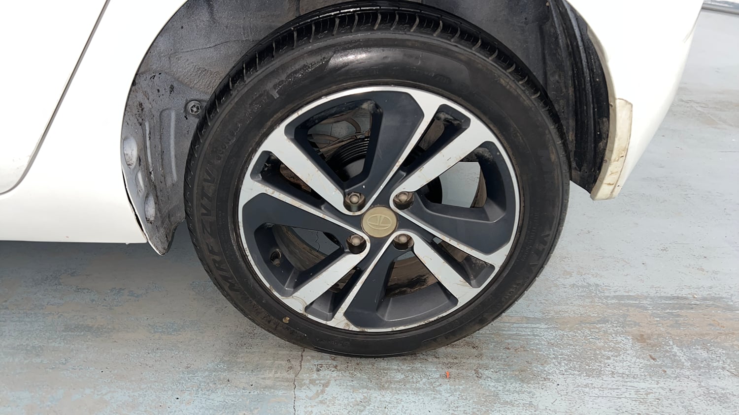 Used 2020 Tata Altroz XZ Petrol Petrol Manual tyres LEFT REAR TYRE RIM VIEW