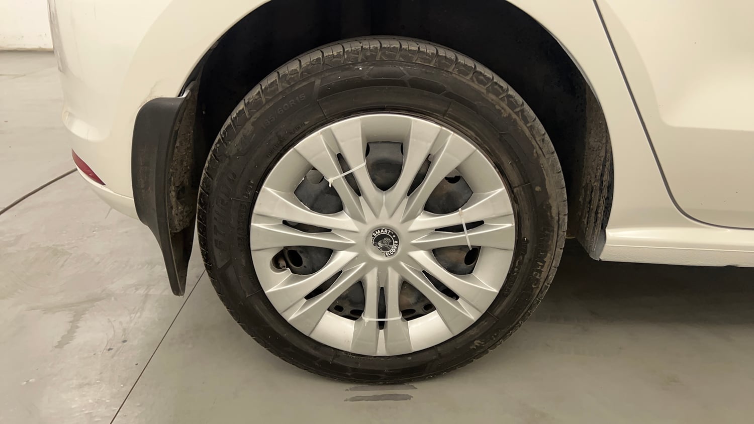 Used 2015 Volkswagen Polo Comfortline 1.5L (D) Diesel Manual tyres RIGHT REAR TYRE RIM VIEW