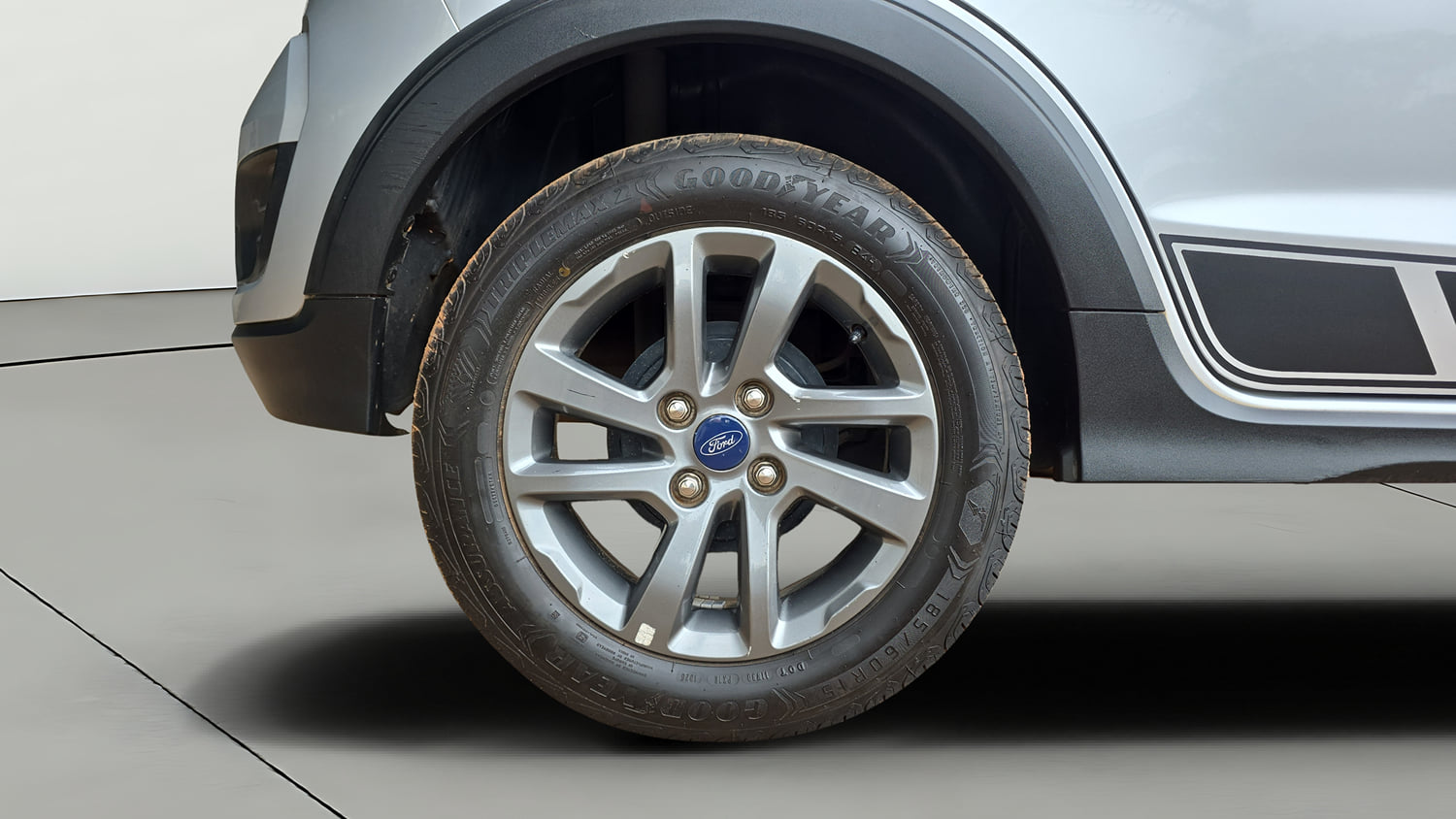 Used 2021 Ford Freestyle Titanium 1.2 Ti-VCT Petrol Manual tyres RIGHT REAR TYRE RIM VIEW