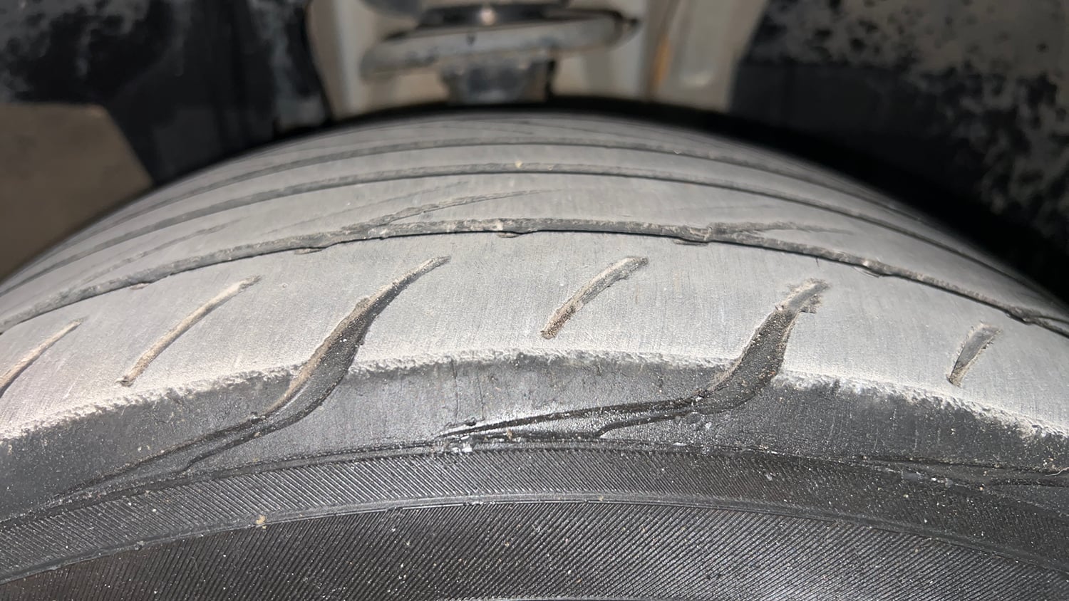 Used 2020 Renault Triber RXZ EASY-R AMT Petrol Automatic tyres RIGHT FRONT TYRE TREAD VIEW