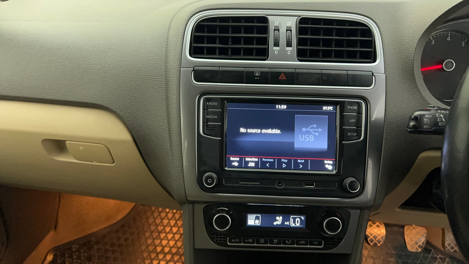 Used 2019 Volkswagen Vento Highline 1.6 (P) Petrol Manual interior MUSIC SYSTEM & AC CONTROL VIEW
