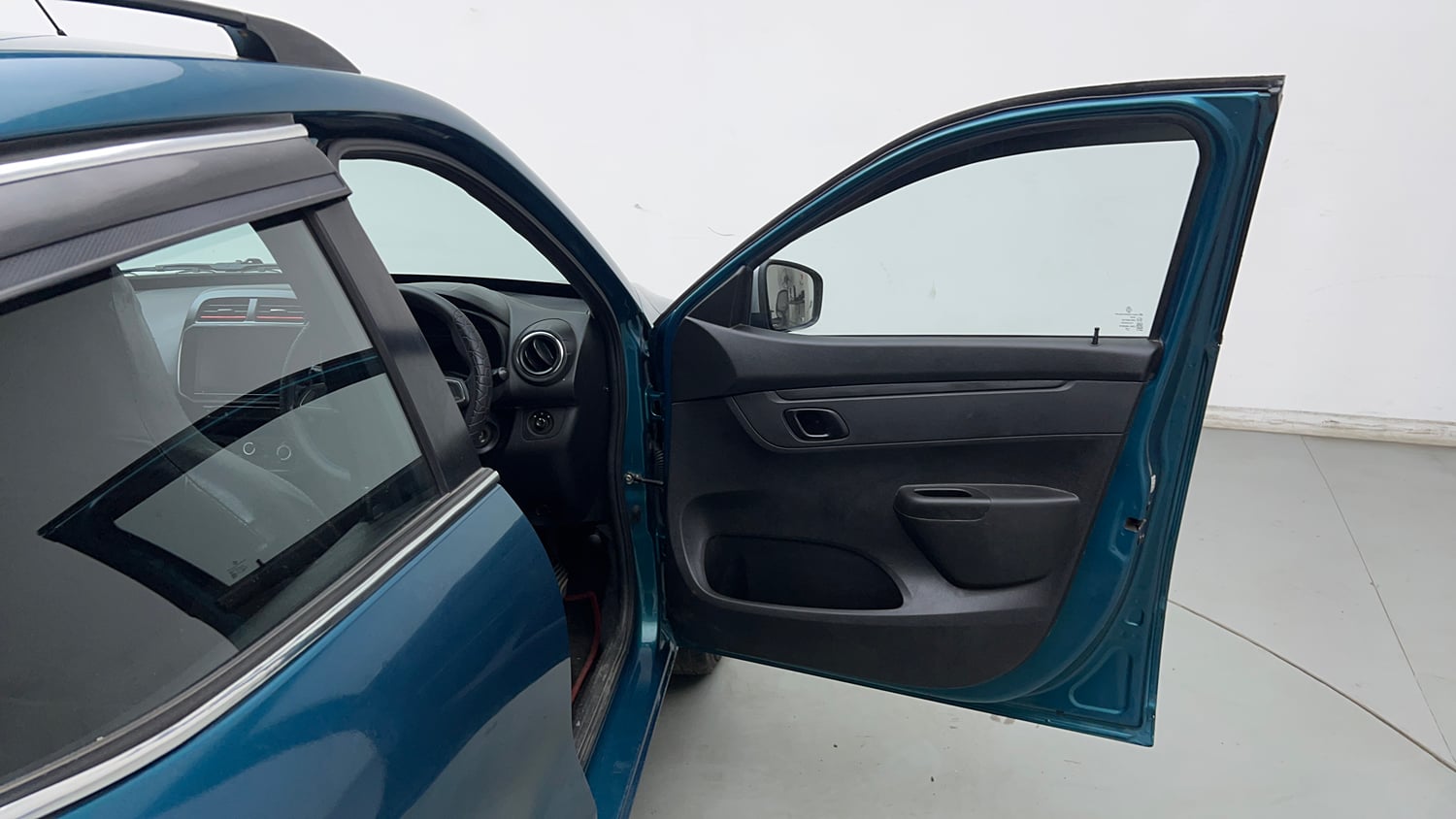 Used 2022 Renault Kwid RXT 1.0 Petrol Manual interior RIGHT FRONT DOOR OPEN VIEW