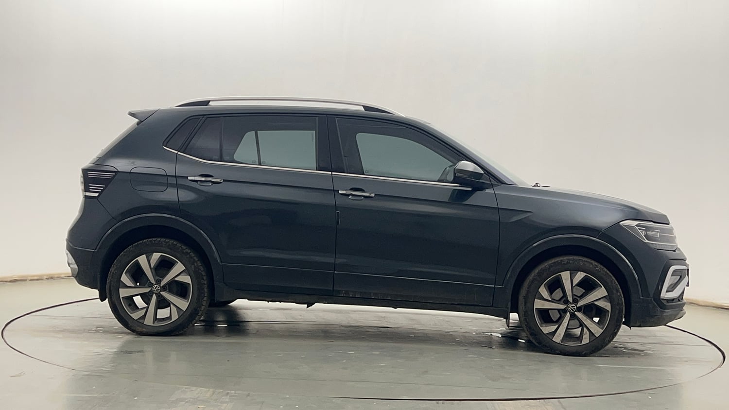 Used 2023 Volkswagen Taigun Topline 1.0 TSI MT Petrol Manual exterior RIGHT SIDE VIEW