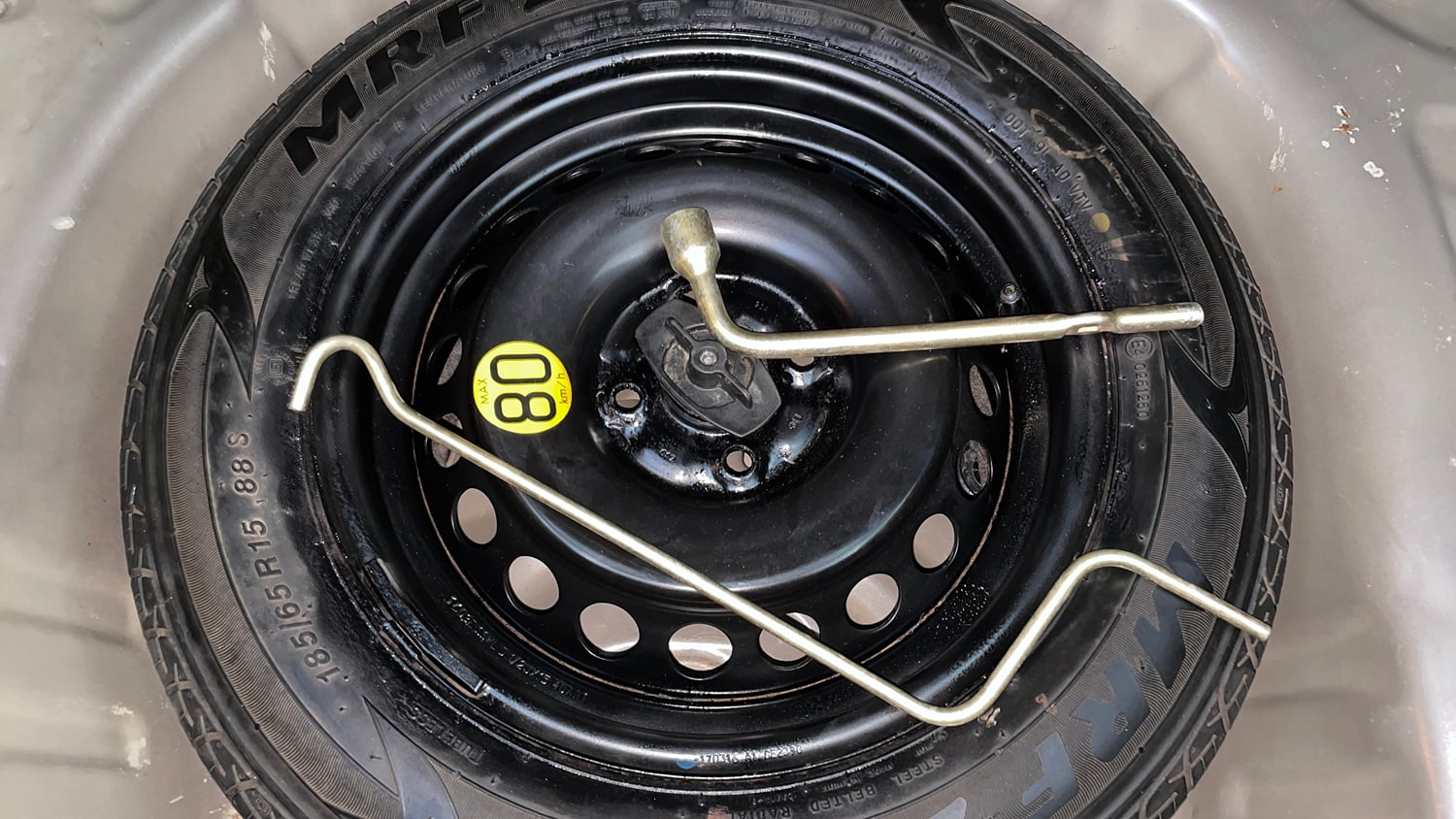 Used 2016 Maruti Suzuki Baleno Zeta 1.2 Petrol Manual tyres SPARE TYRE VIEW
