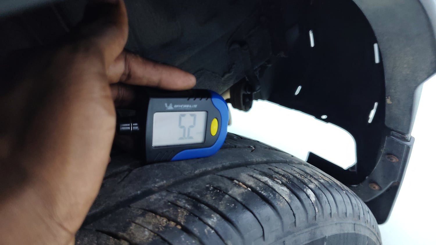 Used 2025 Nissan Magnite XE Petrol Manual tyres LEFT REAR TYRE TREAD VIEW
