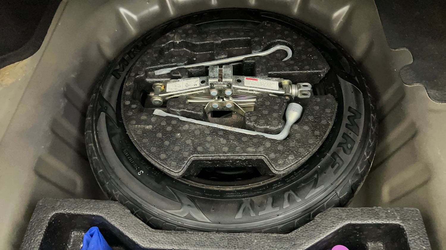 Used 2016 Maruti Suzuki Ciaz ZXi  AT Petrol Automatic tyres SPARE TYRE VIEW