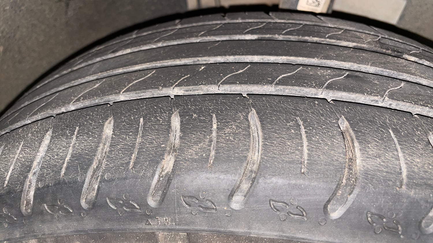 Used 2023 Skoda Kushaq Ambition 1.0L TSI MT Petrol Manual tyres RIGHT FRONT TYRE TREAD VIEW