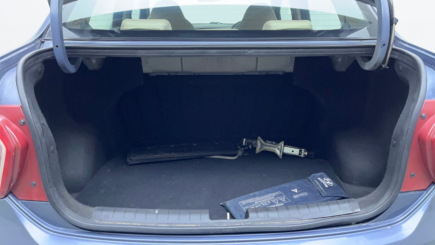 Used 2014 Hyundai Xcent SX 1.2 (O) Petrol Manual interior DICKY INSIDE VIEW