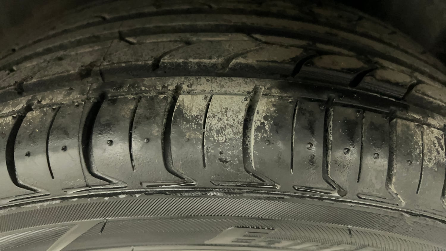 Used 2016 Maruti Suzuki Ciaz ZXi  AT Petrol Automatic tyres LEFT REAR TYRE TREAD VIEW