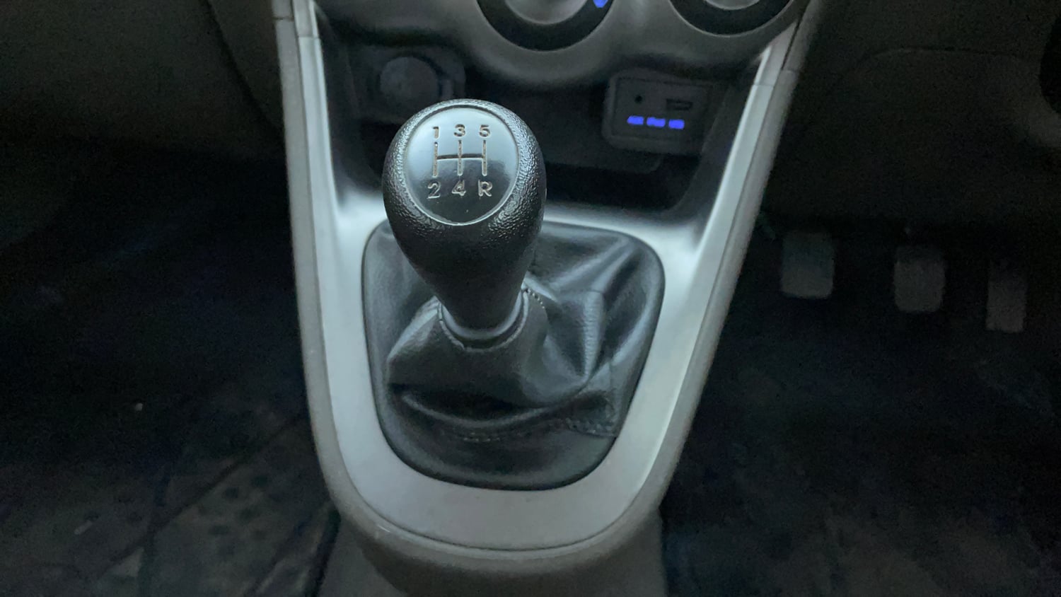 Used 2013 Hyundai i10 Sportz 1.2 Kappa2 Petrol Manual interior GEAR  KNOB VIEW