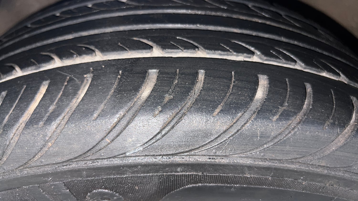 Used 2012 Hyundai i20 Sportz 1.2 Petrol Manual tyres LEFT FRONT TYRE TREAD VIEW