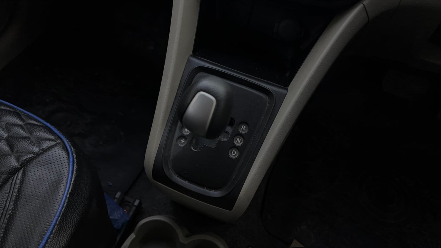 Used 2016 Maruti Suzuki Celerio VXi AMT Petrol Automatic interior GEAR  KNOB VIEW