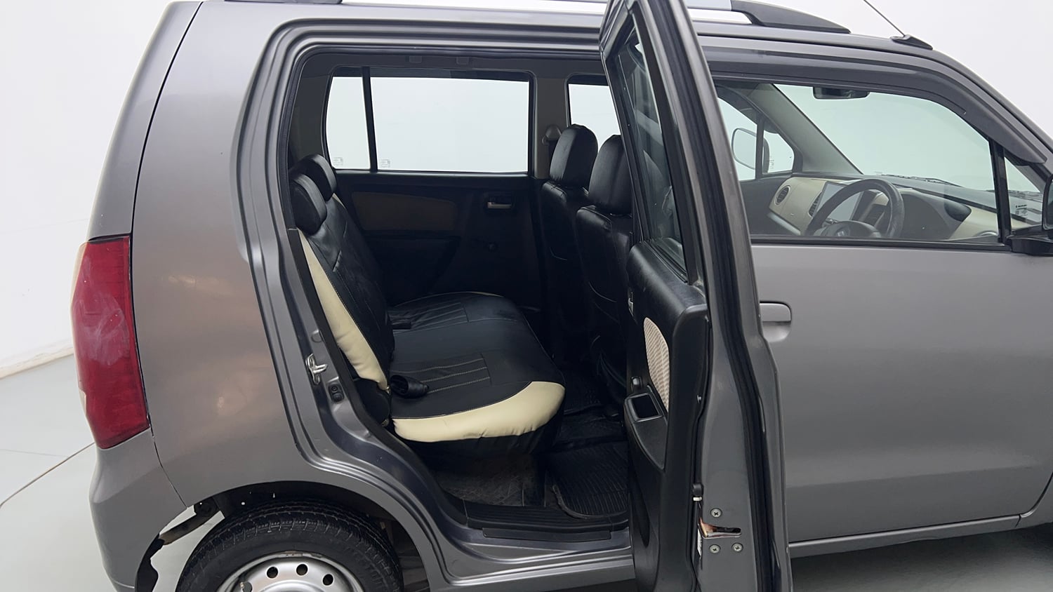 Used 2017 Maruti Suzuki Wagon R LXI CNG Cng Manual interior RIGHT SIDE REAR DOOR CABIN VIEW