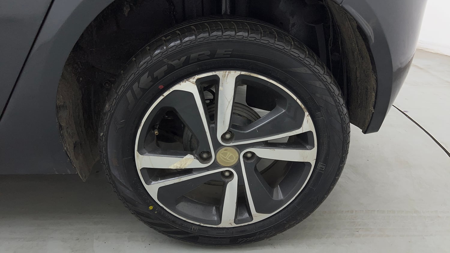 Used 2021 Tata Altroz XZ Petrol Petrol Manual tyres LEFT REAR TYRE RIM VIEW