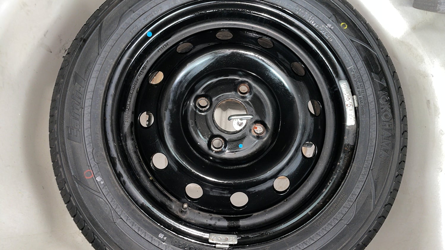 Used 2013 Maruti Suzuki Swift VXi Petrol Manual tyres SPARE TYRE VIEW