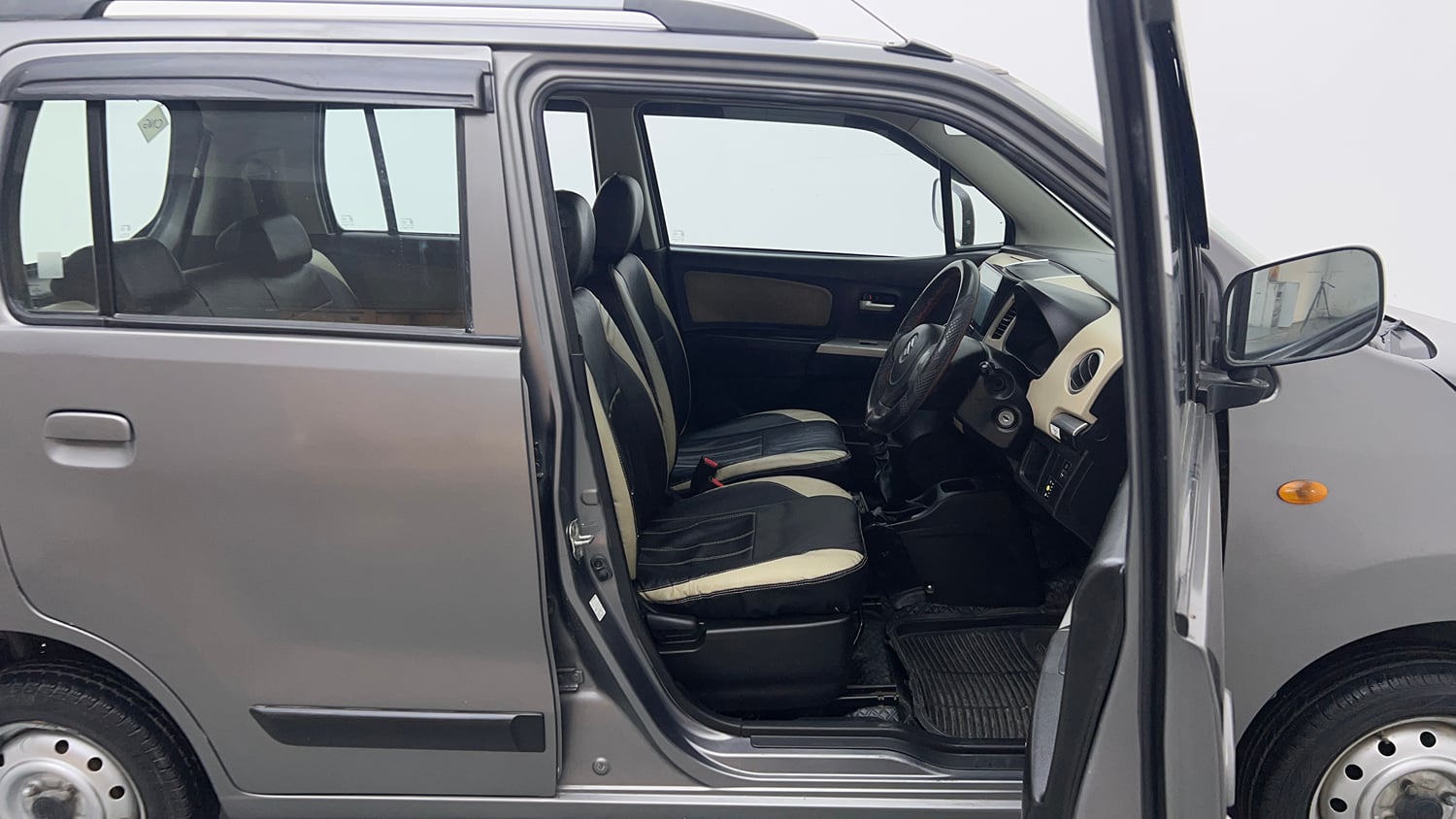 Used 2017 Maruti Suzuki Wagon R LXI CNG Cng Manual interior RIGHT SIDE FRONT DOOR CABIN VIEW