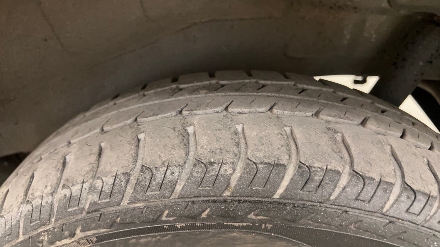 Used 2014 Maruti Suzuki Wagon R VXI Petrol Manual tyres LEFT REAR TYRE TREAD VIEW