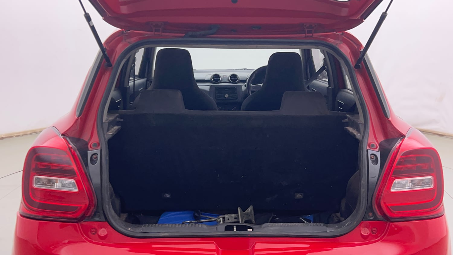 Used 2018 Maruti Suzuki Swift LXi Petrol Manual interior DICKY INSIDE VIEW
