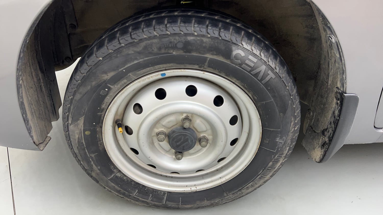 Used 2015 Maruti Suzuki Wagon R LXI CNG Cng Manual tyres LEFT FRONT TYRE RIM VIEW