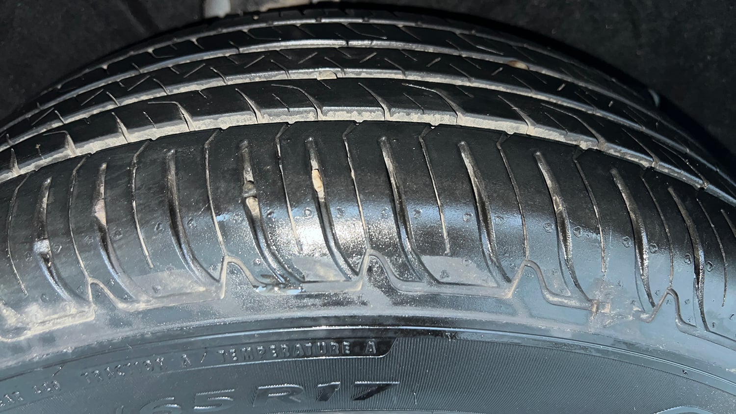 Used 2022 Mahindra XUV700 MX Petrol MT 5 STR Petrol Manual tyres RIGHT REAR TYRE TREAD VIEW
