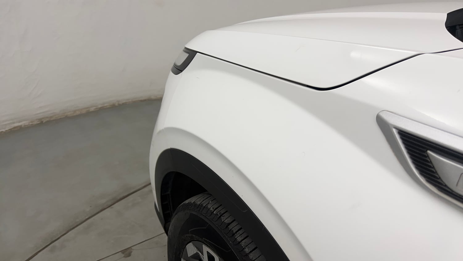 Used 2024 Hyundai Venue SX (O) 1.0 Turbo DCT Petrol Automatic dents MINOR SCRATCH