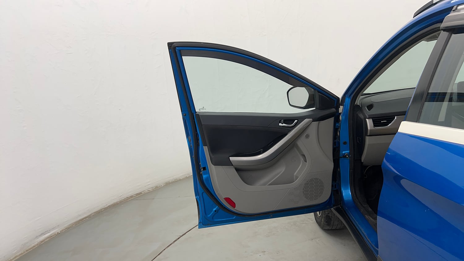 Used 2019 Tata Nexon XZ Plus Petrol Manual interior LEFT FRONT DOOR OPEN VIEW