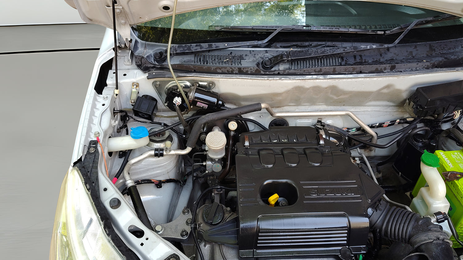 Used 2014 Maruti Suzuki Alto K10 VXi Petrol Manual engine ENGINE RIGHT SIDE HINGE & APRON VIEW