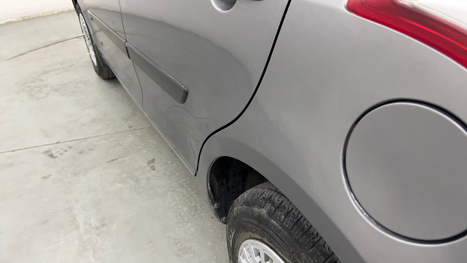 Used 2014 Maruti Suzuki Swift LXi Petrol Manual dents MINOR DENT