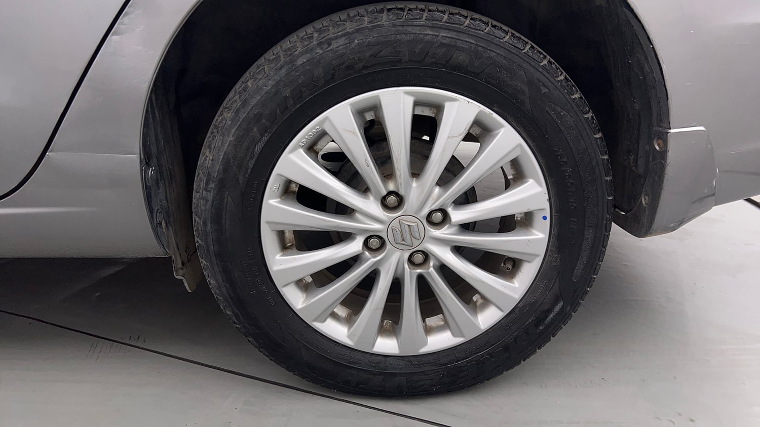 Used 2019 Maruti Suzuki Ciaz Delta Hybrid 1.5 AT Petrol Automatic tyres LEFT REAR TYRE RIM VIEW