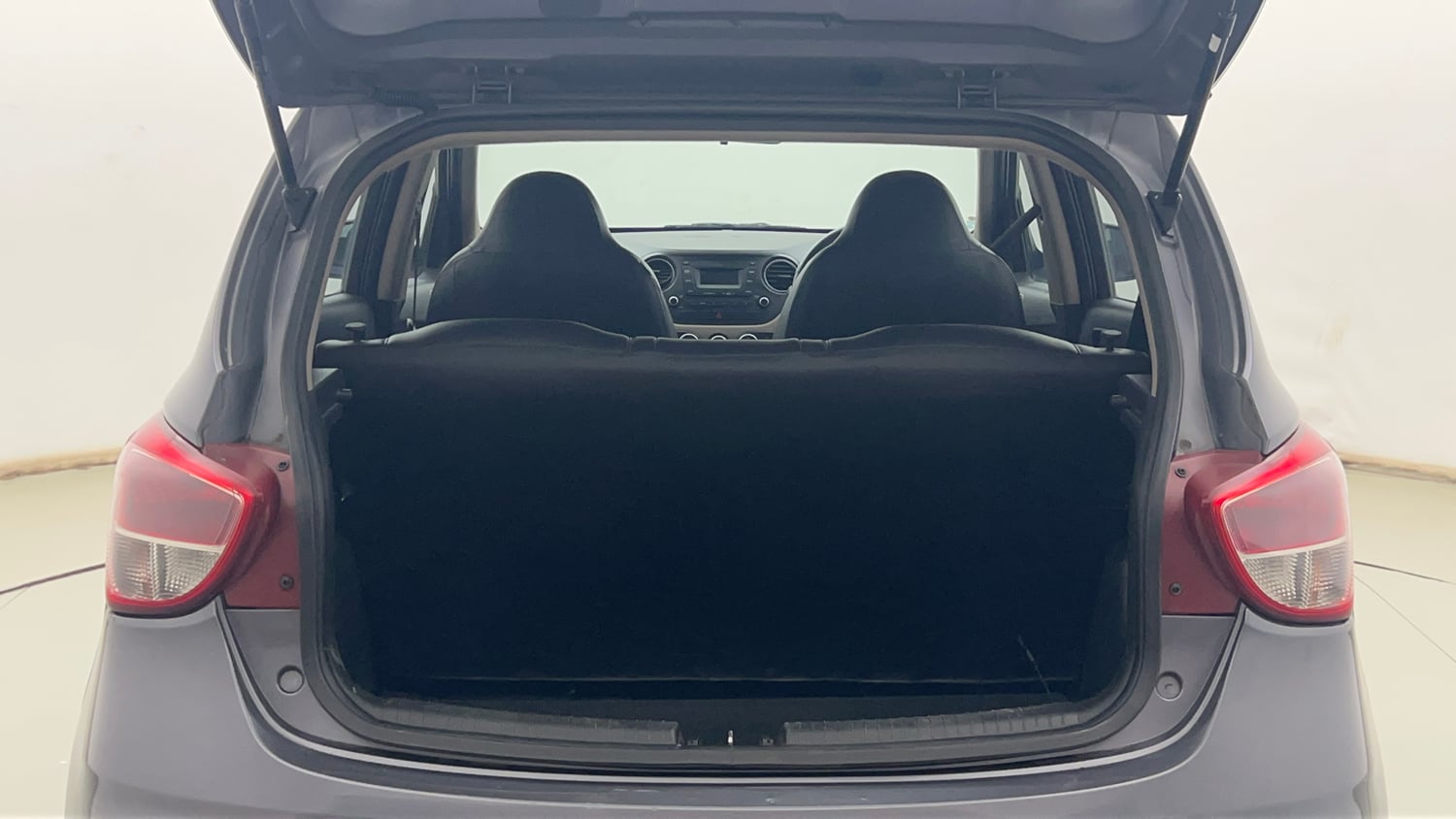 Used 2018 Hyundai Grand i10 Magna 1.2 Kappa VTVT Petrol Manual interior DICKY INSIDE VIEW