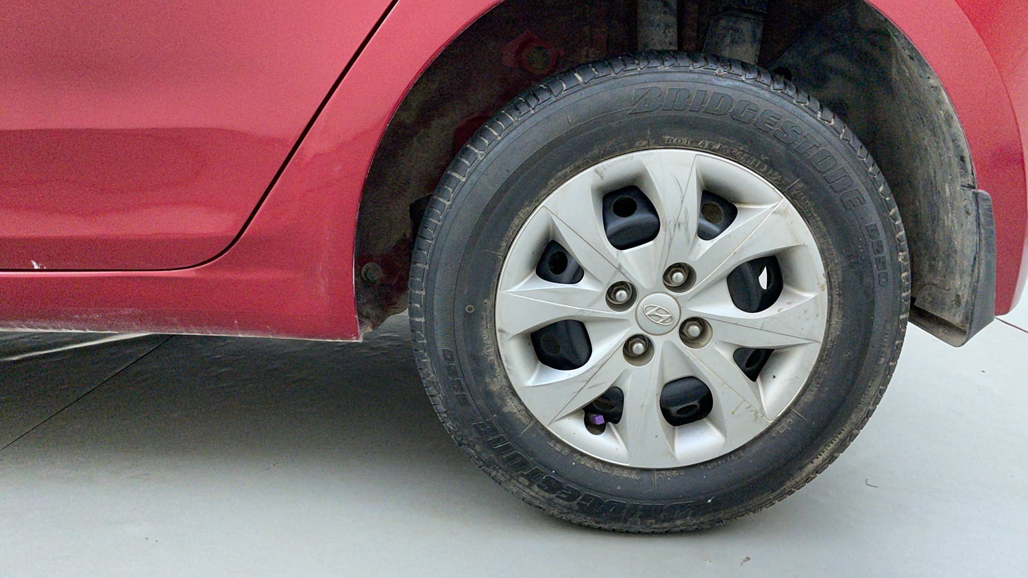 Used 2015 Hyundai Elite i20 Magna 1.2 Petrol Manual tyres LEFT REAR TYRE RIM VIEW