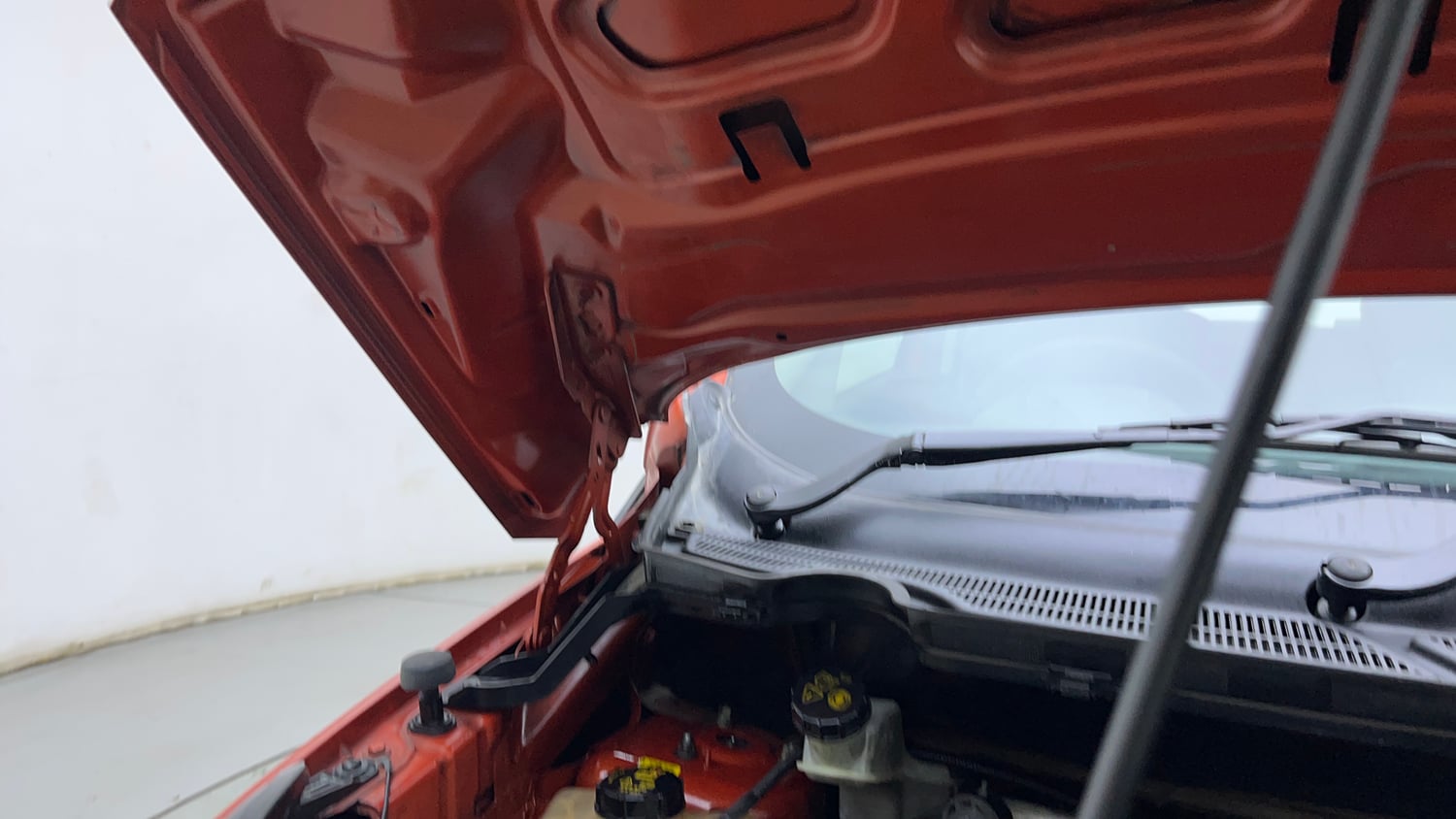 Used 2017 Ford EcoSport Trend+ 1.5L TDCi Diesel Manual engine ENGINE RIGHT SIDE HINGE & APRON VIEW