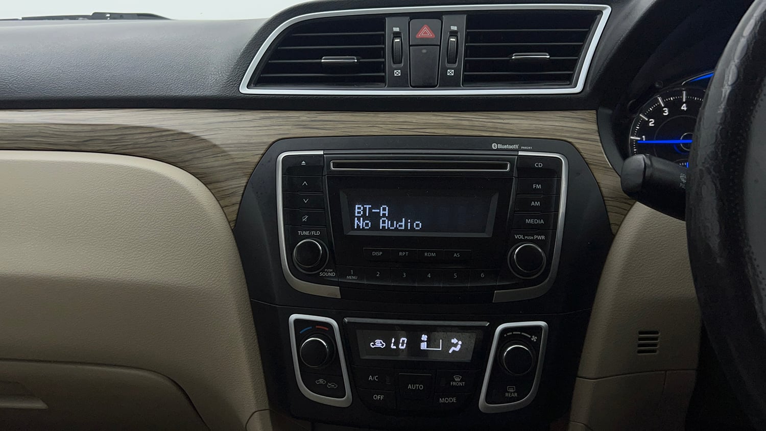 Used 2019 Maruti Suzuki Ciaz Delta Hybrid 1.5 AT Petrol Automatic top_features Integrated (in-dash) music system